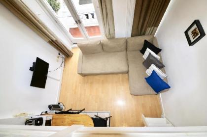 Flat 16 · Charming Split Level Studio Hyde Park P - image 3