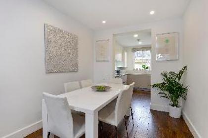 Stapleton House - Luxury 4 Bed 3.5 Bath Townhouse - image 11