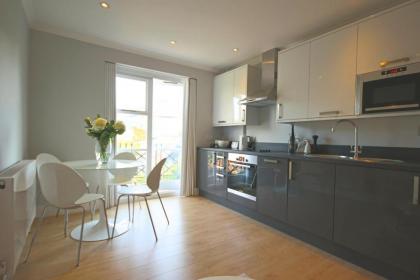 Brompton Apartment - image 1