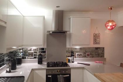 Spacious 1 Bedroom Split Level Old Pub Conversion Tower Bridge - image 12