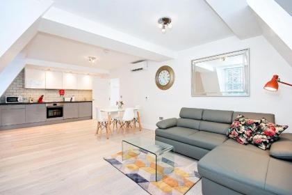 Eldon Chambers Flat 2 by City Living London - image 1