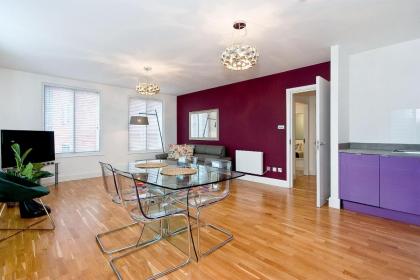 Mulberry Flat 6 - Two bedroom 3rd floor by City Living London - image 2