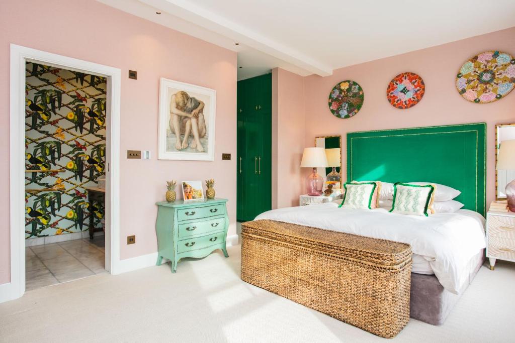 Quirky 2 Bedroom Portobello House With Roof Terrace - image 6