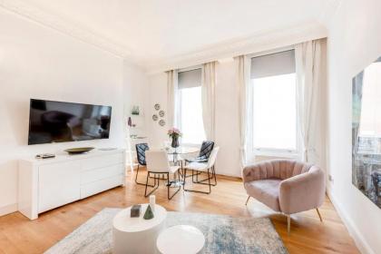 OFF Covent Garden SUPERB SPACIOUS BRIGHT LUXXE DESIGN HOME- YOUR WISH GRANTED! - image 10