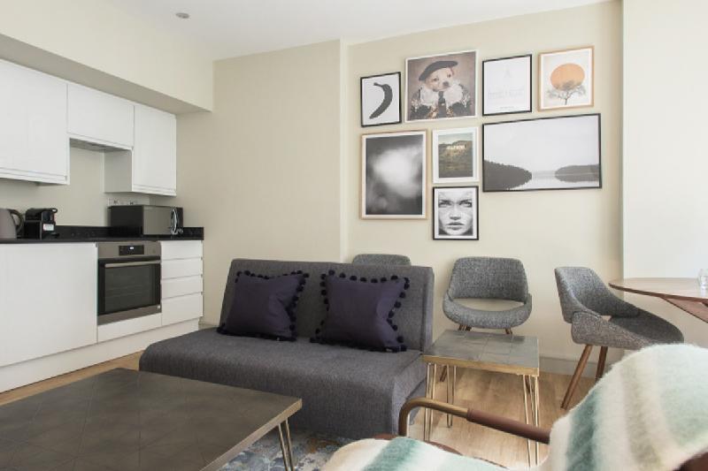 The Mayfair Parade - Trendy 1BDR Pied-a-Terre in Central London - main image