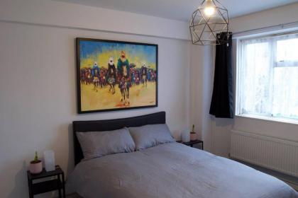 Modern 1 Bedroom in Shadwell with Balcony - image 2