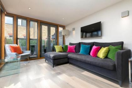 Zen like Apt with private terrace near Oxford St 5 min walk - image 1