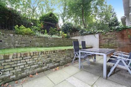 Walk to Notting Hill /Paddington 1 B/R with patio - image 2