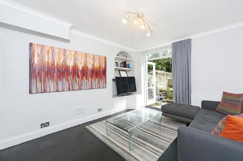 Walk to Notting Hill /Paddington 1 B/R with patio - image 3