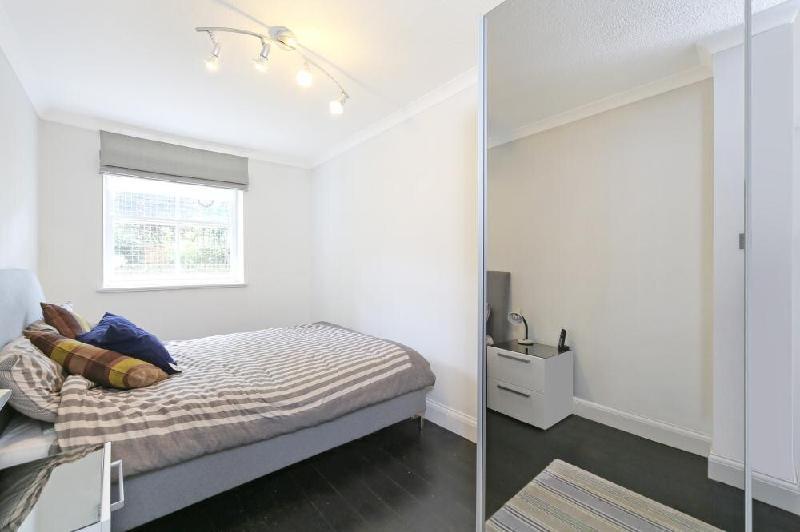 Walk to Notting Hill /Paddington 1 B/R with patio - image 4