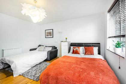 Studio Flat near Victoria Station - image 14