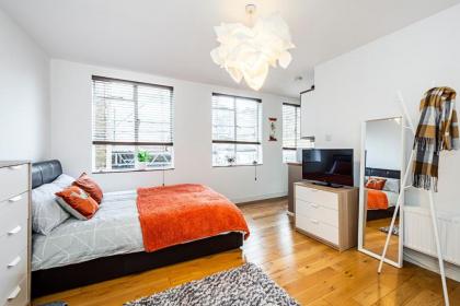 Studio Flat near Victoria Station - image 20