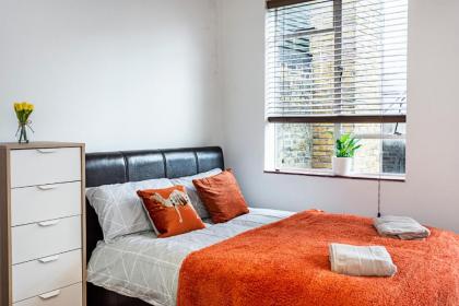 Studio Flat near Victoria Station - image 8