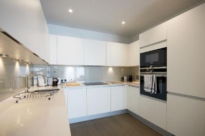 Stunning contemporary apartment 10min Kings Cross - image 3
