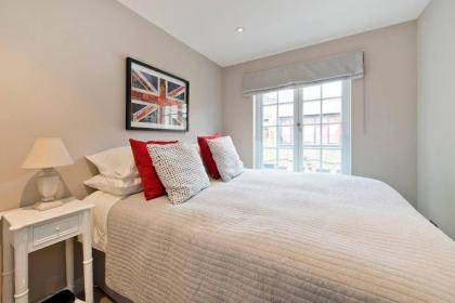 *Newly Renovated 2-Bed in Heart of Notting Hill* - image 13