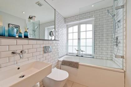 *Newly Renovated 2-Bed in Heart of Notting Hill* - image 14