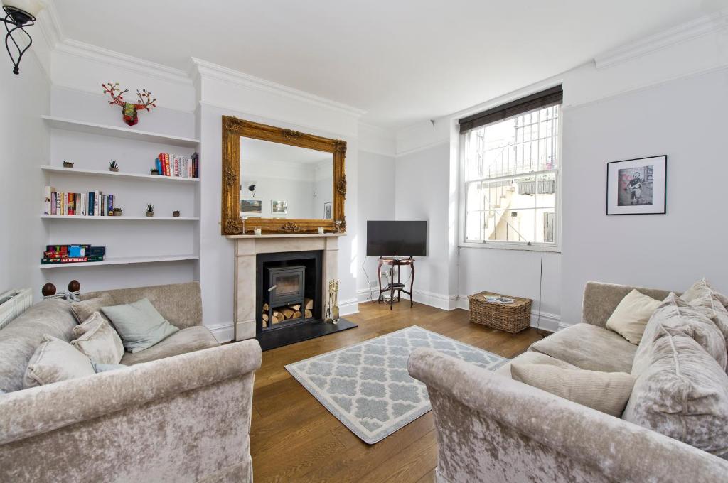 Charming 2-Bed Apt near Buckingham Palace - main image