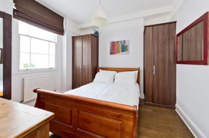 Charming 2-Bed Apt near Buckingham Palace - image 10