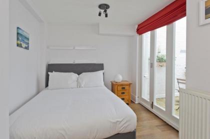 Charming 2-Bed Apt near Buckingham Palace - image 13