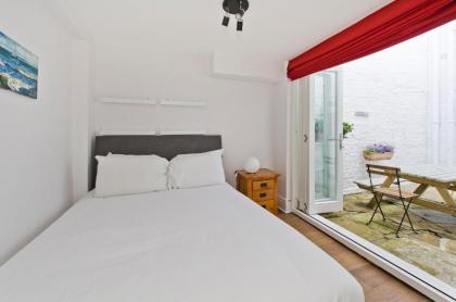 Charming 2-Bed Apt near Buckingham Palace - image 4