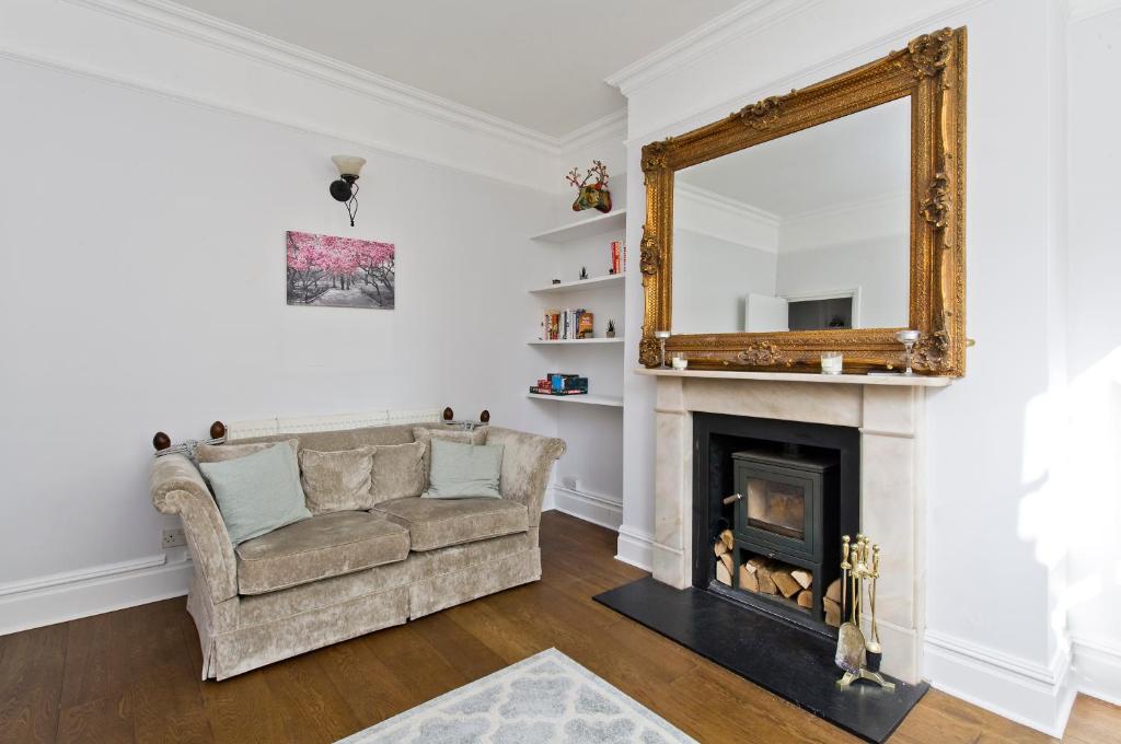 Charming 2-Bed Apt near Buckingham Palace - image 6