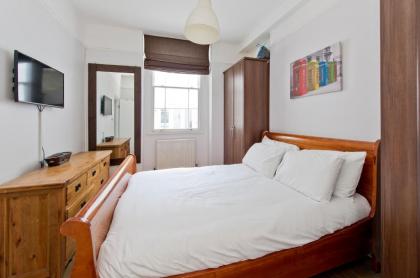 Charming 2-Bed Apt near Buckingham Palace - image 9