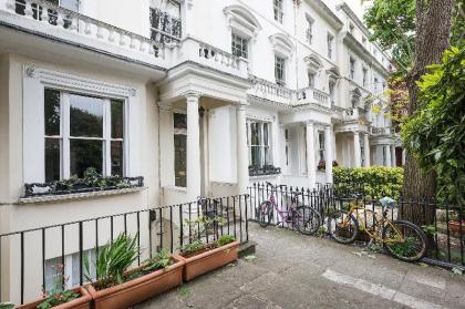 Distinctive Kensington 1-bed flat - image 11