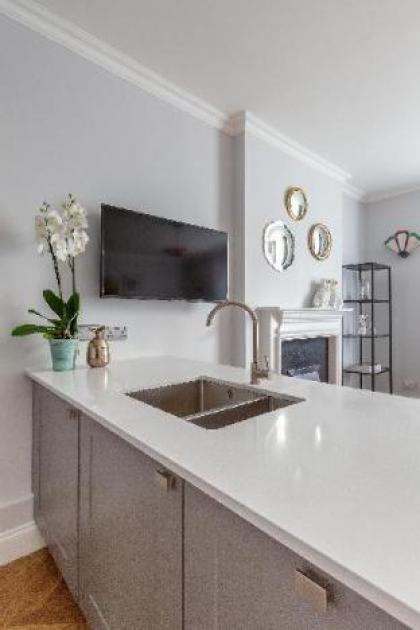 Beautiful 2 Bedroom Garden flat by Notting Hill Gate - image 9