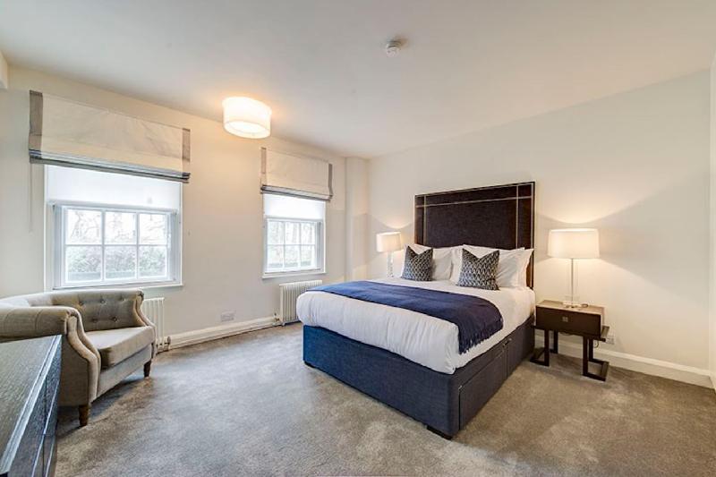 Two Bed Flat in Fashionable Chelsea - main image