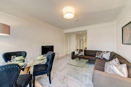 Two Bed Flat in Fashionable Chelsea - image 11