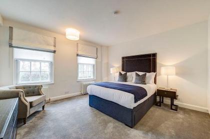 Two Bed Flat in Fashionable Chelsea - image 18