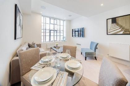 Designer 2 Bed Apartment in Riverside development - image 9