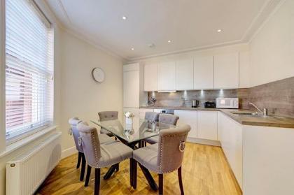 Bright Three Bedroom Apartment in Hammersmith - 37 - image 11