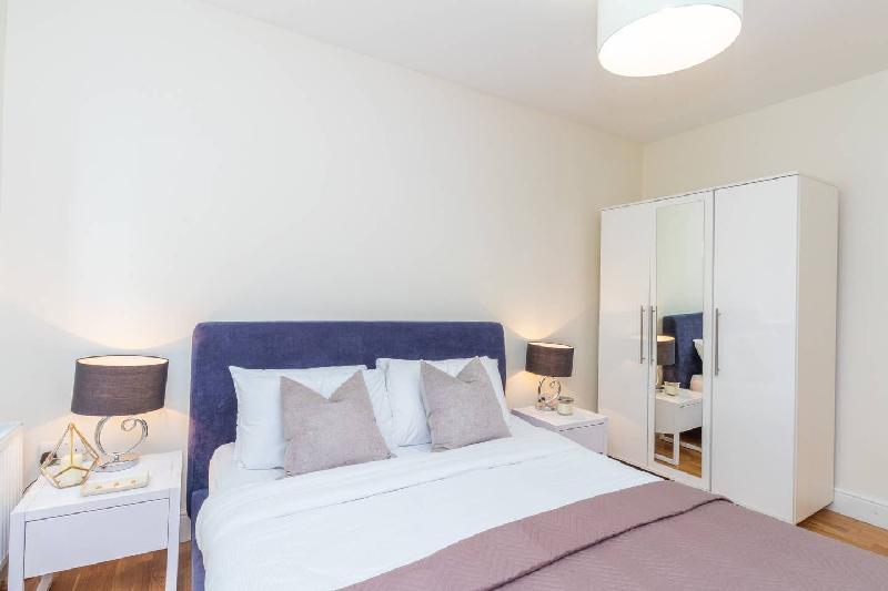 Two Bedroom Apartment in Hammersmith (201A) - image 7