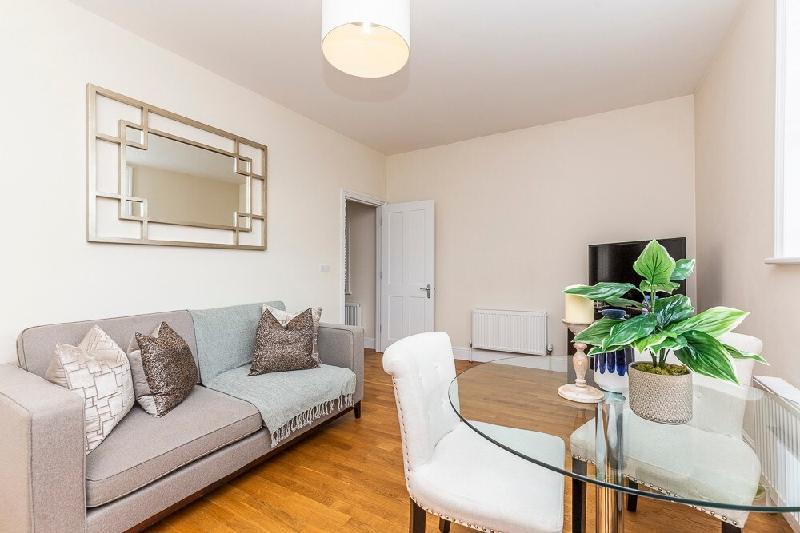 Luxury Two Bedroom Apartment in Hammersmith - 209A - main image