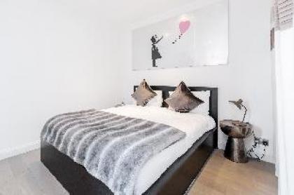 Cosy 1 Bed in High Street Kensington - image 12