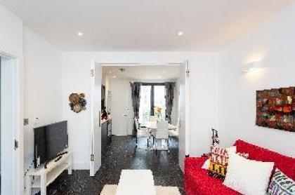 Luxury 4 bed house Knightsbridge London - image 17