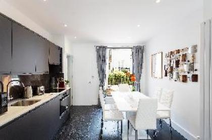 Luxury 4 bed house Knightsbridge London - image 9