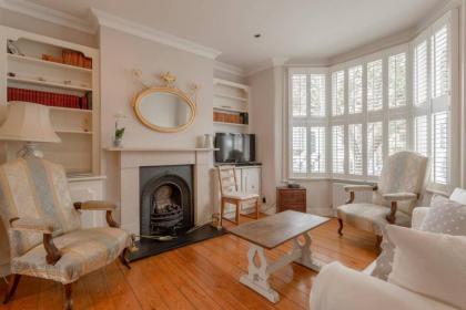 Charming 2 Bedroom Home in West London - image 19