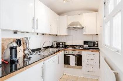 2 bed 2 bath Kensington London - image 10