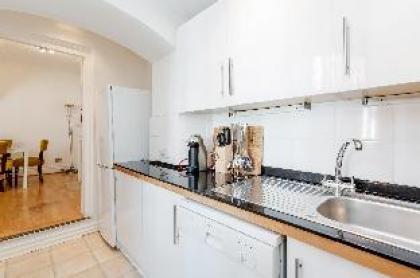 2 bed 2 bath Kensington London - image 12