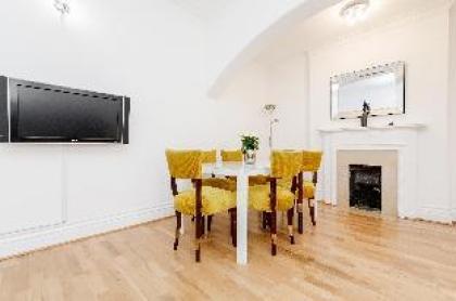 2 bed 2 bath Kensington London - image 17