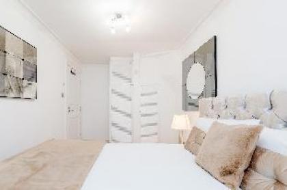 2 bed 2 bath Kensington London - image 7