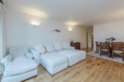 Superior 2 bed with balcony in Kensington London - image 14