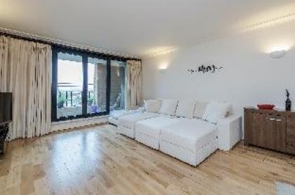 Superior 2 bed with balcony in Kensington London - image 16