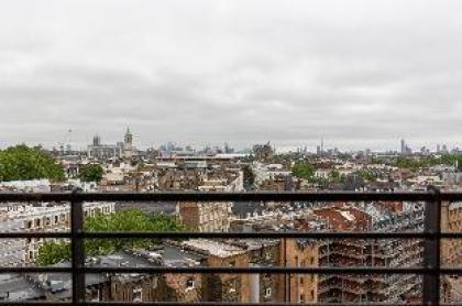 Superior 2 bed with balcony in Kensington London - image 18