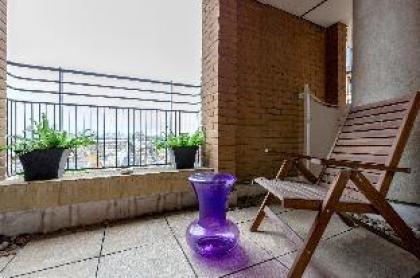 Superior 2 bed with balcony in Kensington London - image 19