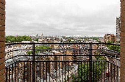 Superior 2 bed with balcony in Kensington London - image 20