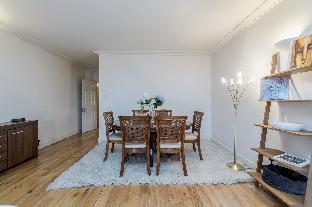 Superior 2 bed with balcony in Kensington London - image 5