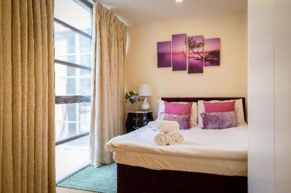 Spacious 2-bedroom apartment in Mayfair - image 15